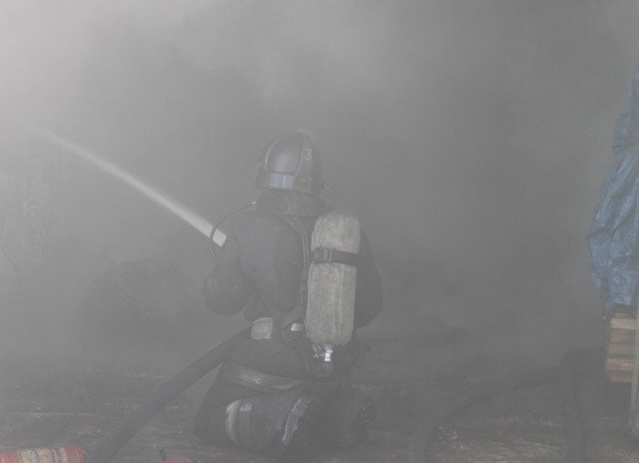 В Елизовском районе пожарные ликвидировали возгорание в частном доме